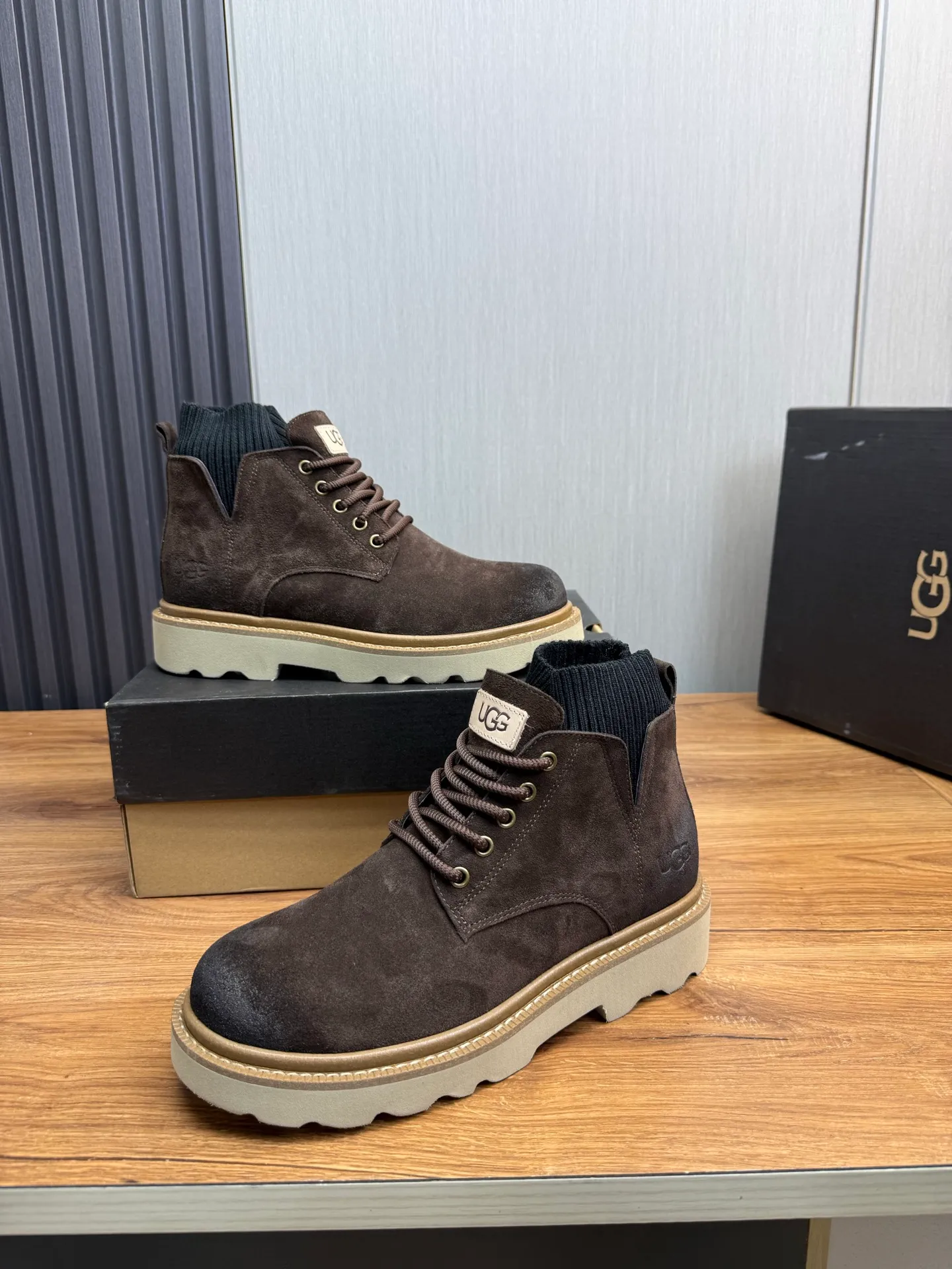 Factory price 640💰 [UGG] Men's hot winter warm boots🐑Simple and fashionable design, cowhide➕comfortable and warm wool lining. Soft and comfortable to wear, good warmth retention, and excellent foot feel. Regular size 38-45